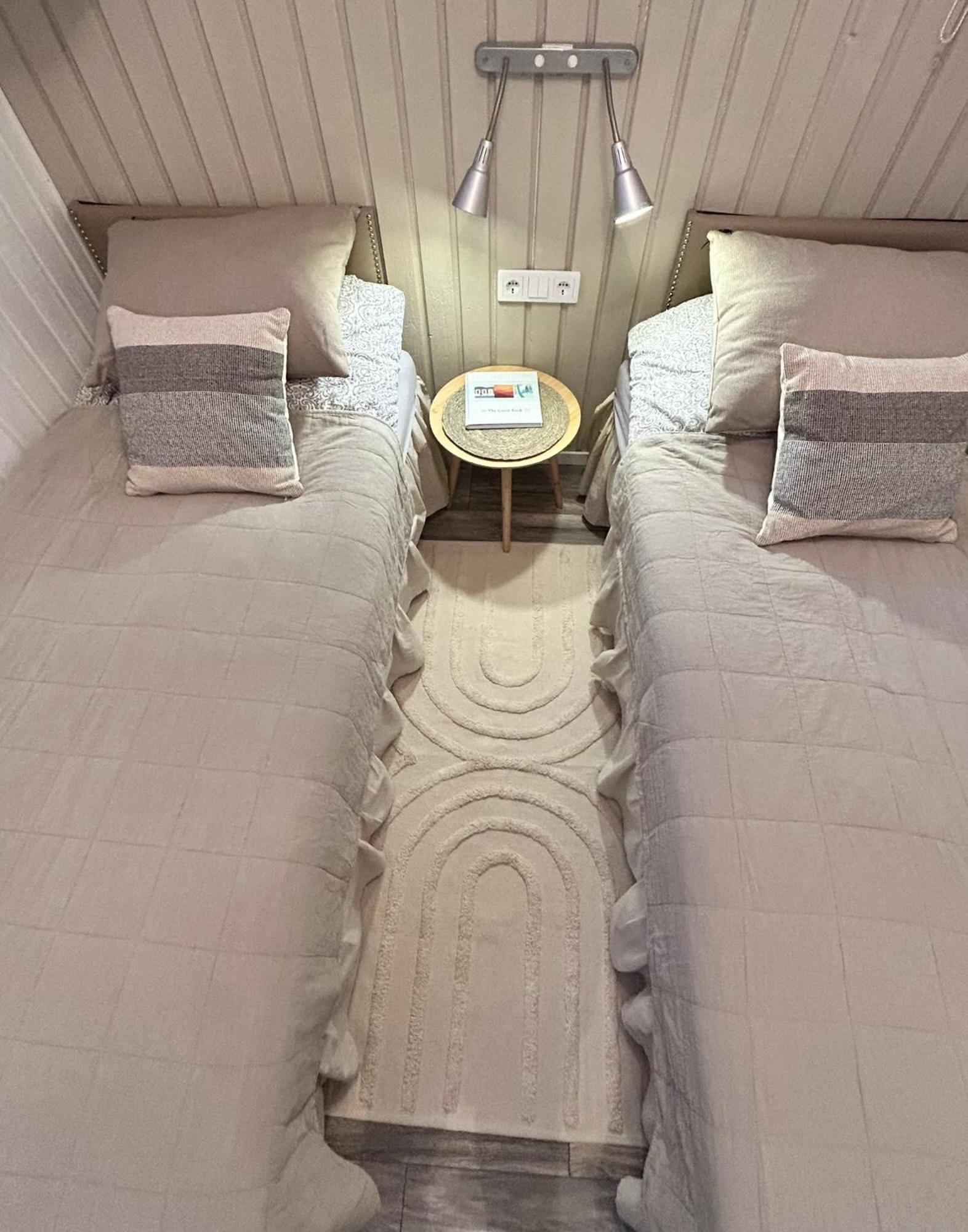 أوربرو Lilla Huset Bed & Breakfast - Countryside Guesthouse, Free Parking المظهر الخارجي الصورة